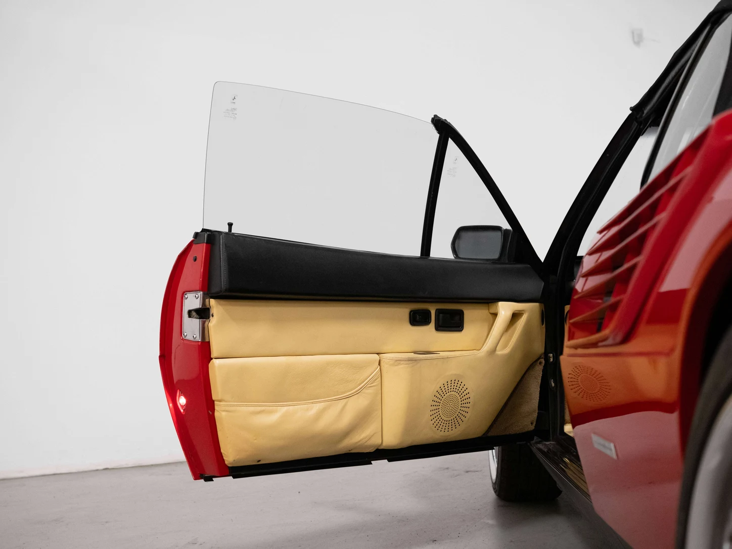 1988 Ferrari Mondial 3.2 Cabriolet, 10/30