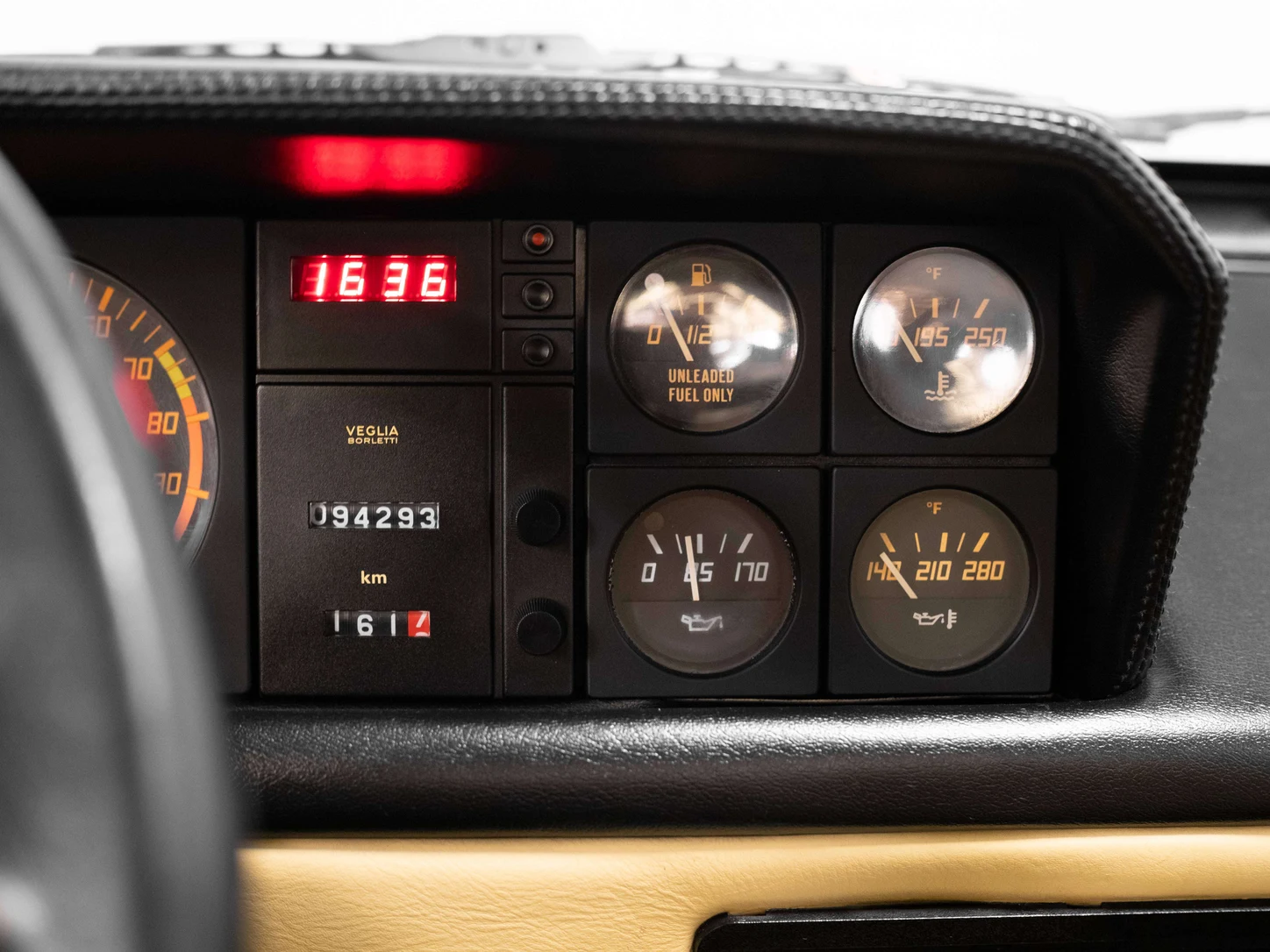 1988 Ferrari Mondial 3.2 Cabriolet, 13/30