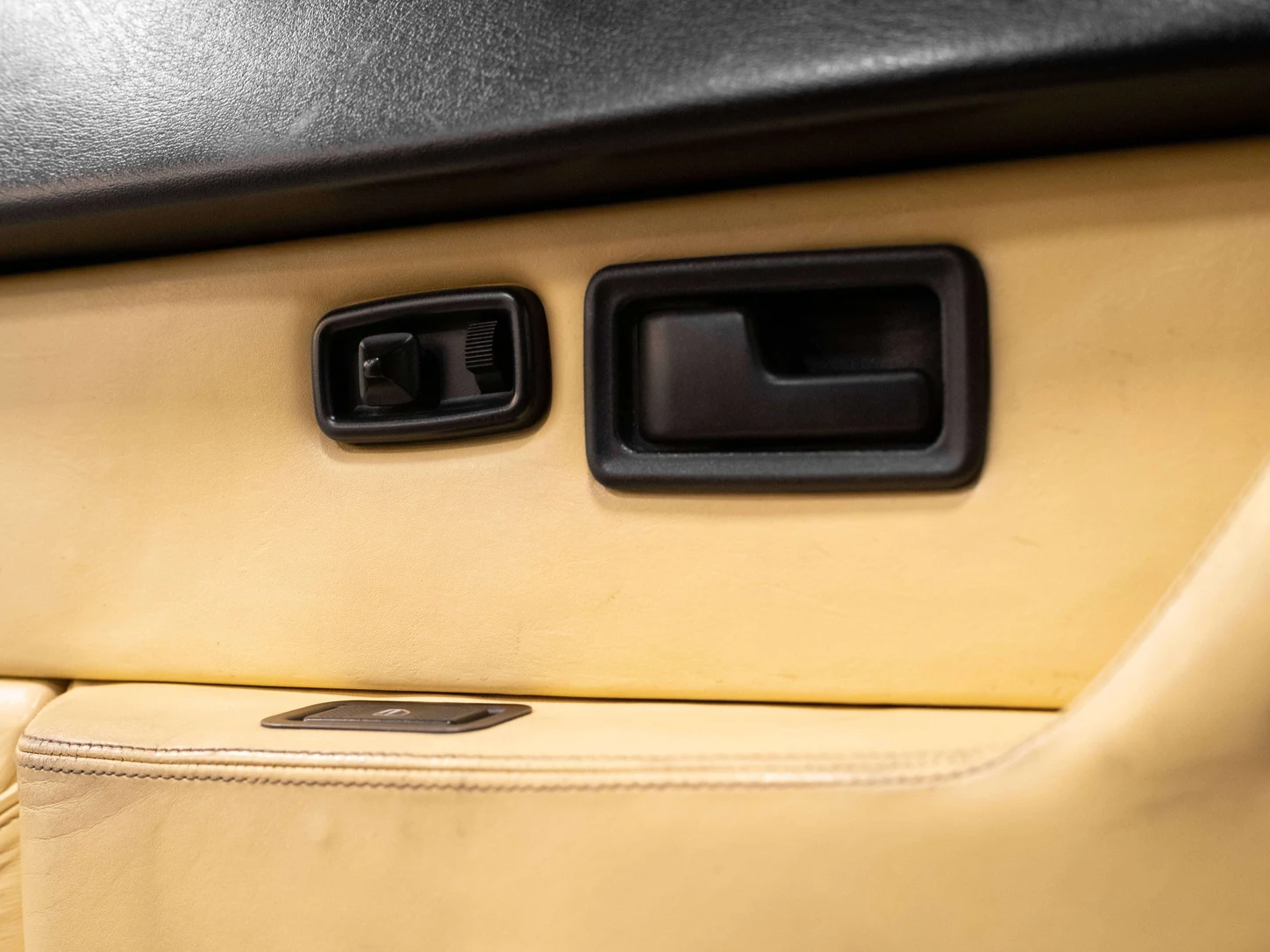 1988 Ferrari Mondial 3.2 Cabriolet, 14/30