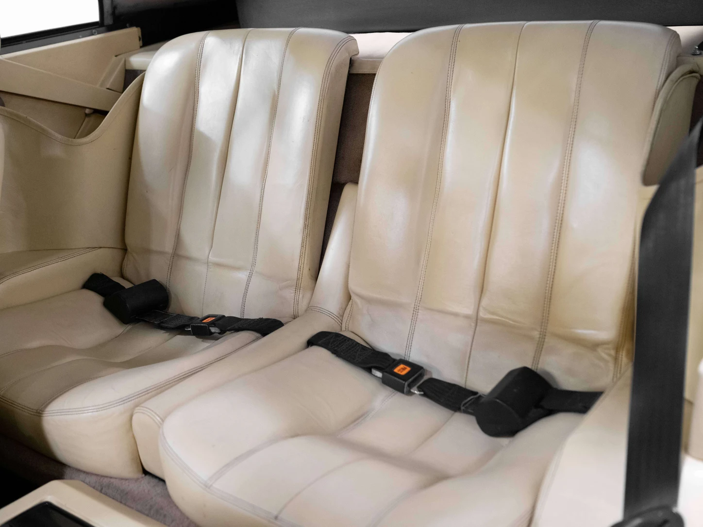 1988 Ferrari Mondial 3.2 Cabriolet, 18/30