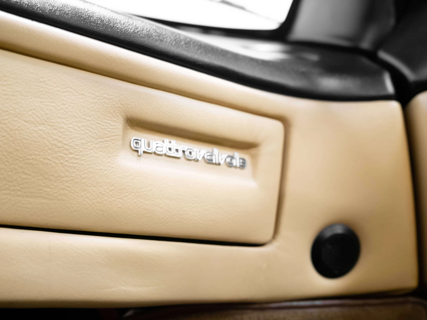 1988 Ferrari Mondial 3.2 Cabriolet, 23/30