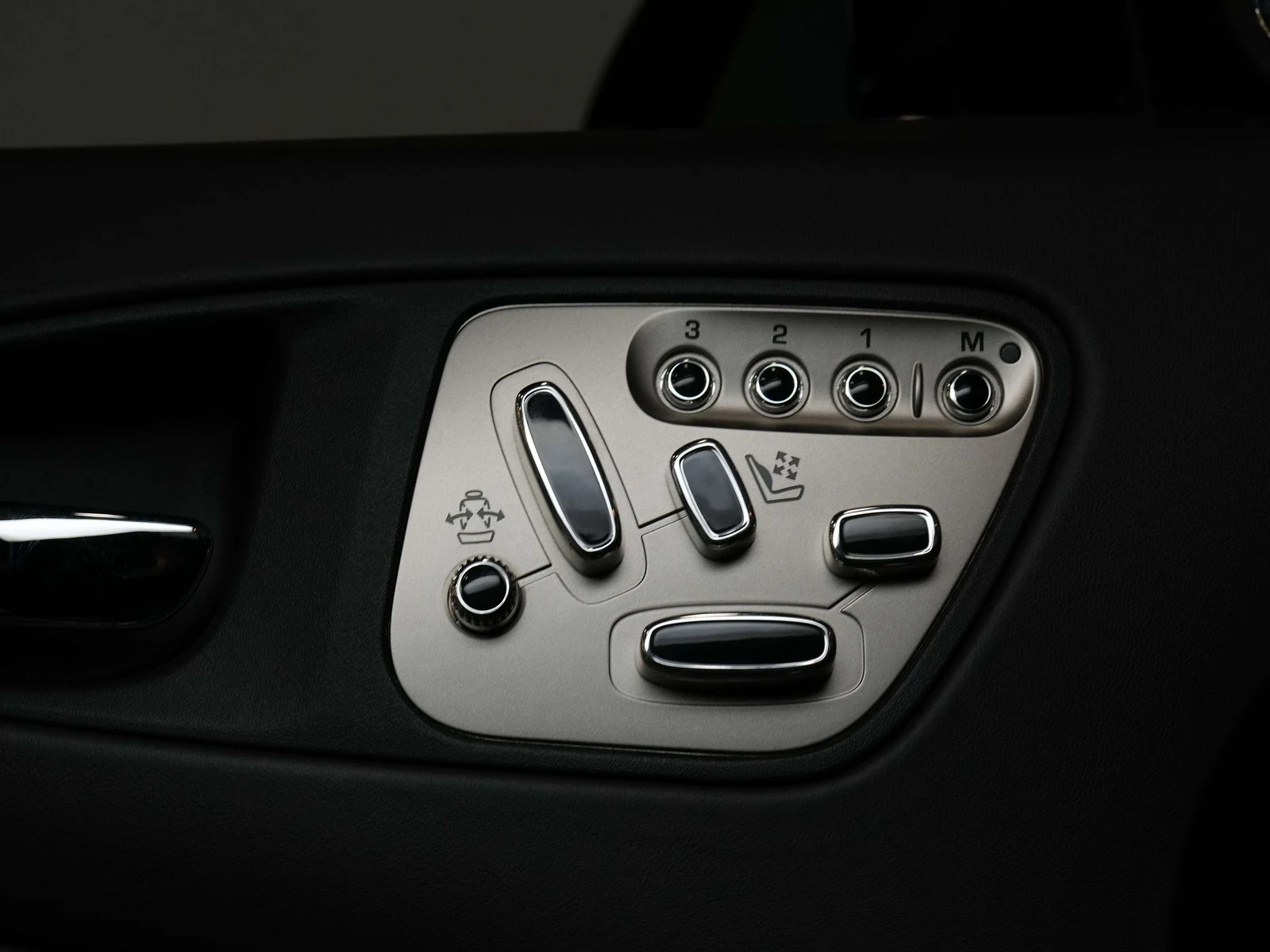 2011 Jaguar XKR Convertible, 10/27
