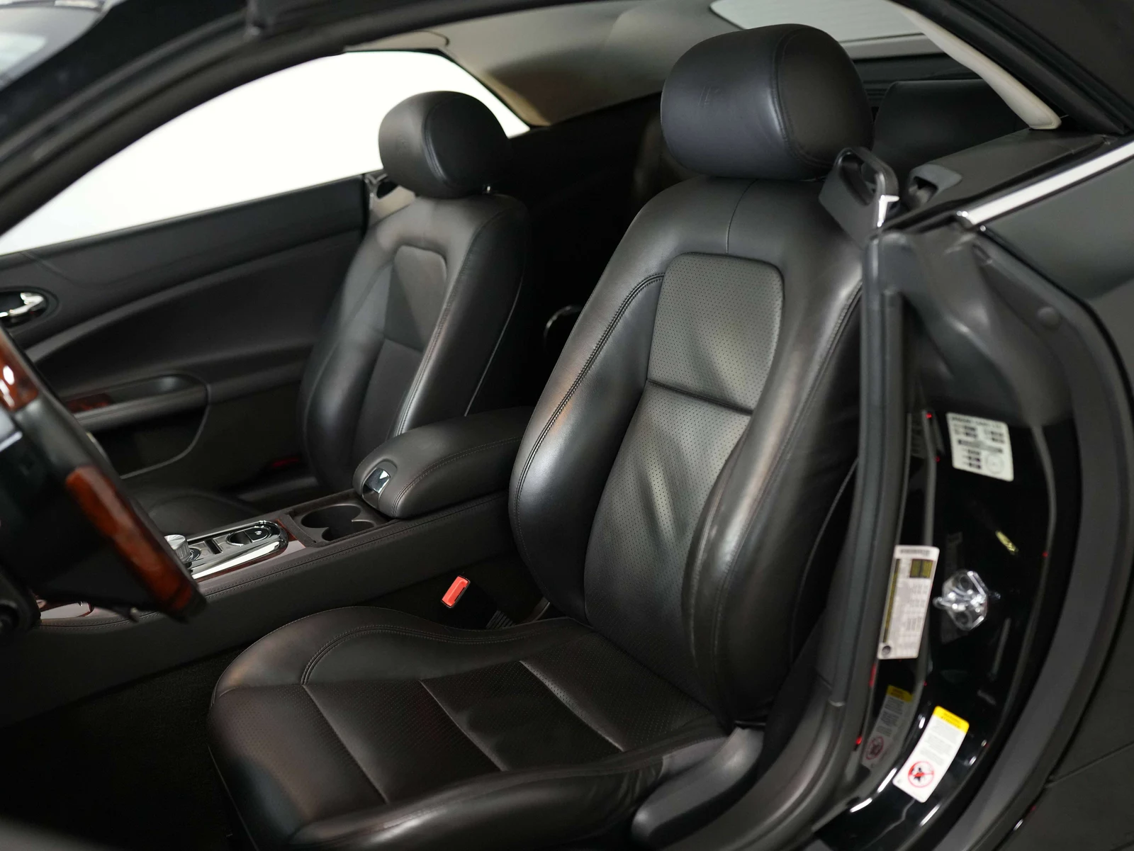 2011 Jaguar XKR Convertible, 19/27