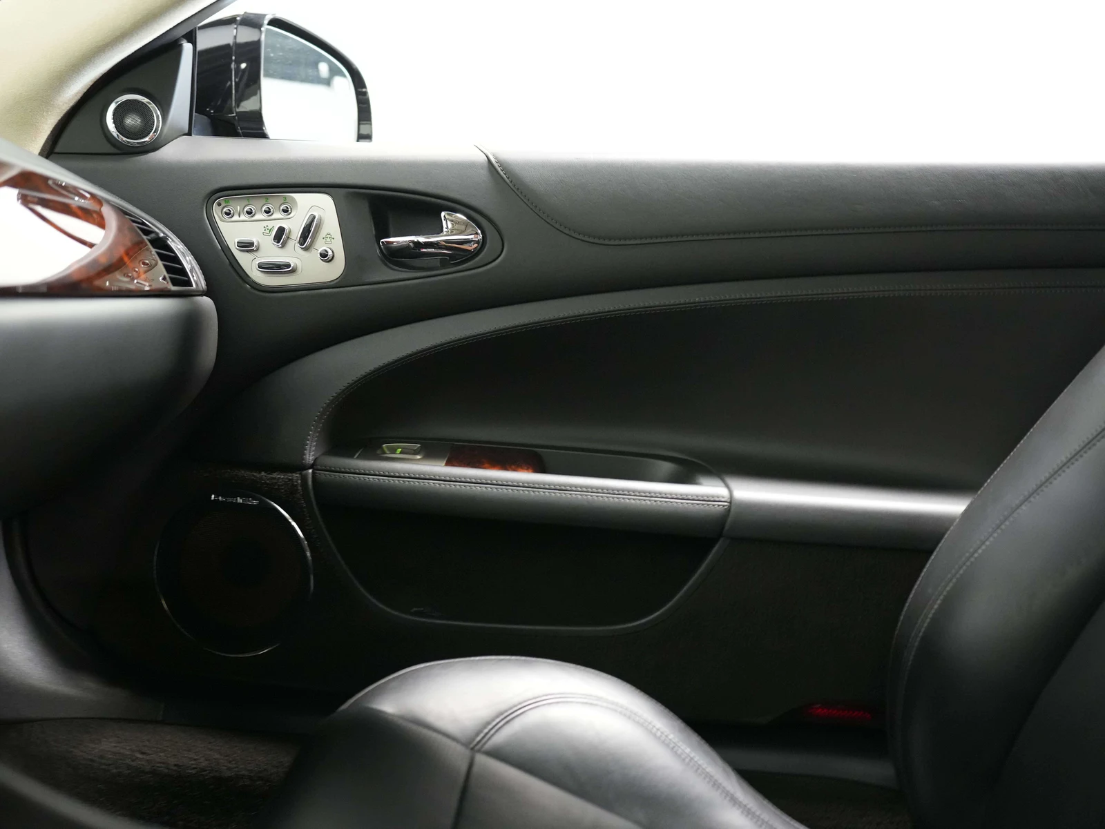 2011 Jaguar XKR Convertible, 22/27