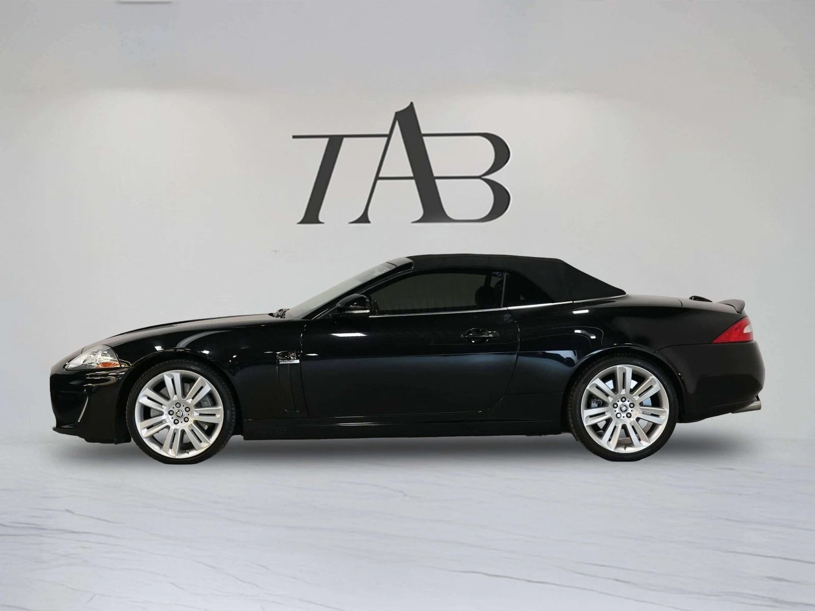 2011 Jaguar XKR Convertible, 26/27