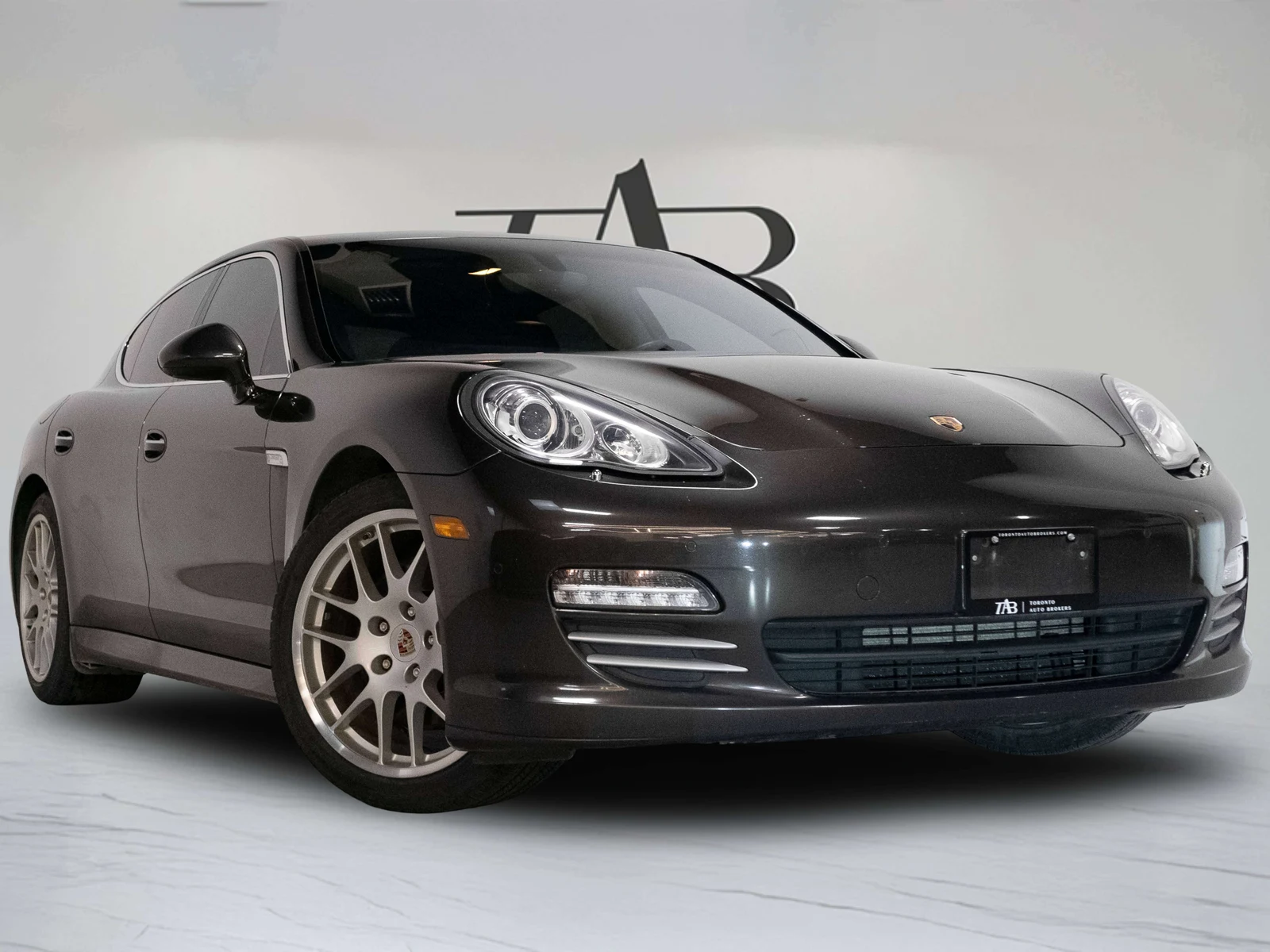 2010 Porsche Panamera 4S, 2/27