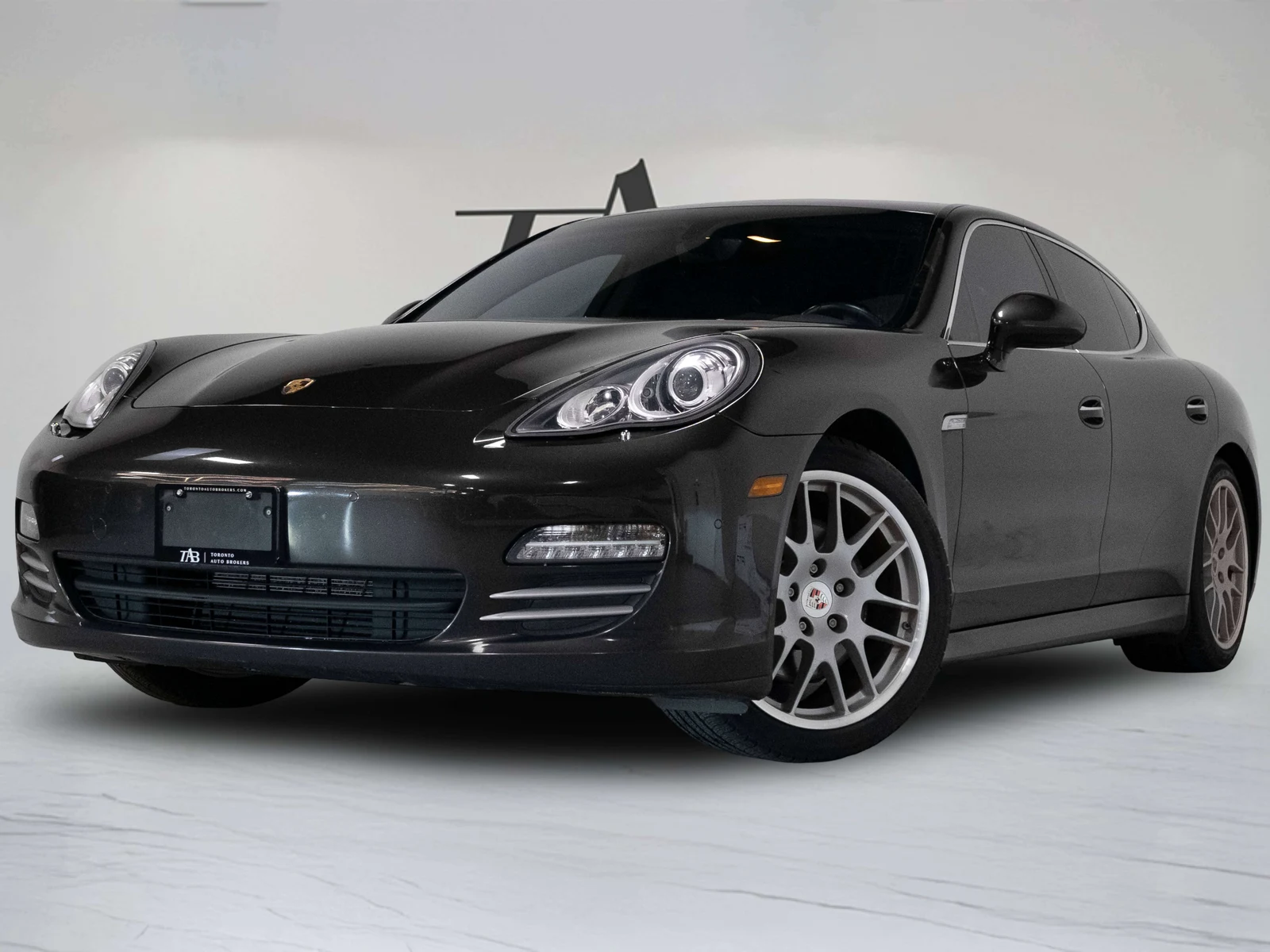 2010 Porsche Panamera 4S, 3/27