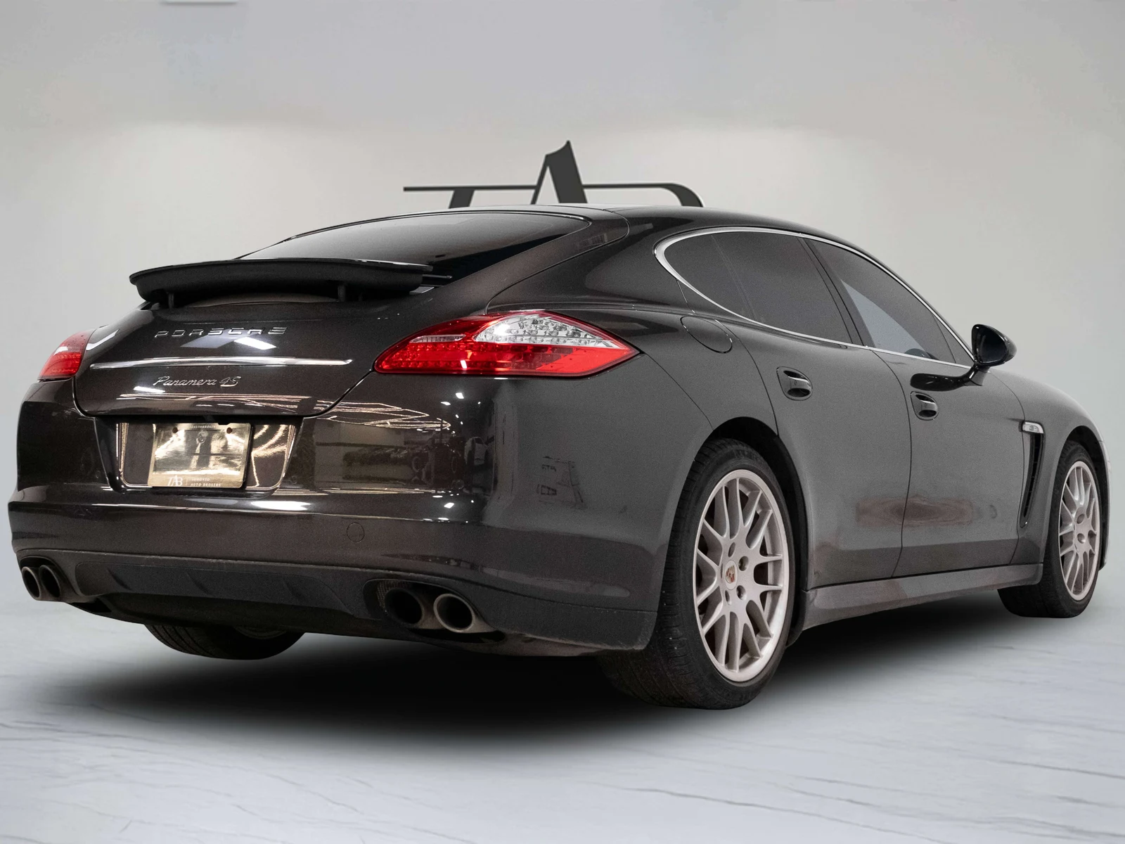 2010 Porsche Panamera 4S, 4/27
