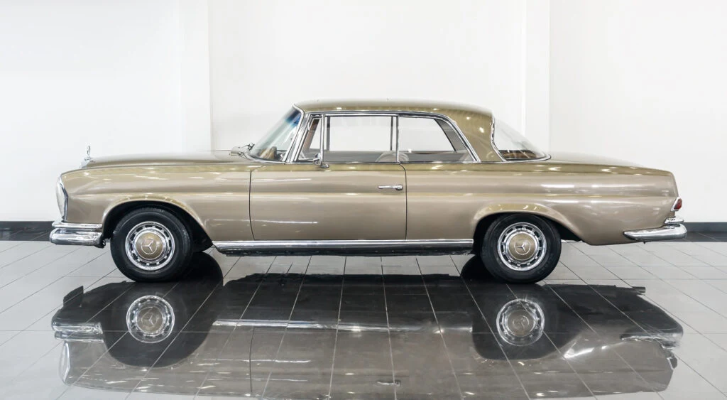 1964 Mercedes-Benz 220 SE Coupé, 4/10