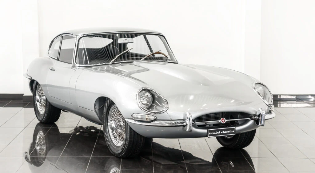 Jaguar E-Type Series 1 4.2 Fixed Head Coupé · Opalescent Silver · Tomini Classics