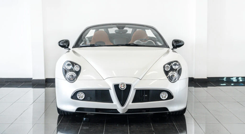 2010 Alfa Romeo 8C Spider, 2/10