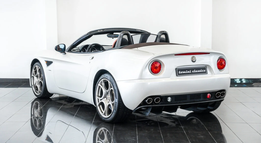 2010 Alfa Romeo 8C Spider, 5/10