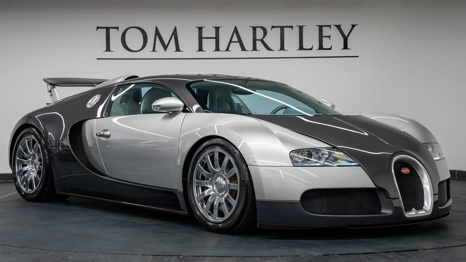 Bugatti Veyron 16.4 · Graphite Metallic/Sterling Metallic · Tom Hartley