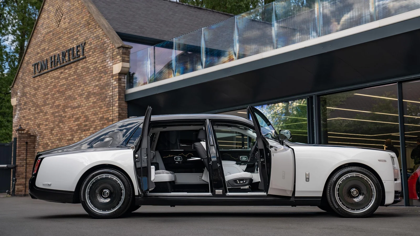 2025 Rolls-Royce Phantom VIII EWB Centenary Private Collection, 5/10