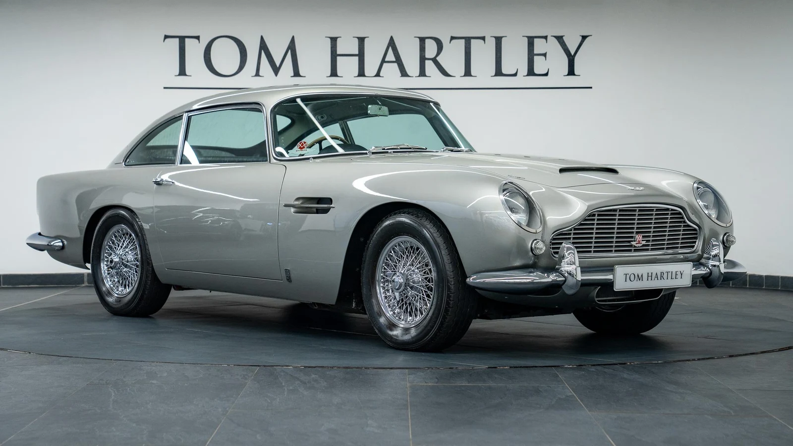 Aston Martin DB5 Coupé · Silver Birch Metallic · Tom Hartley