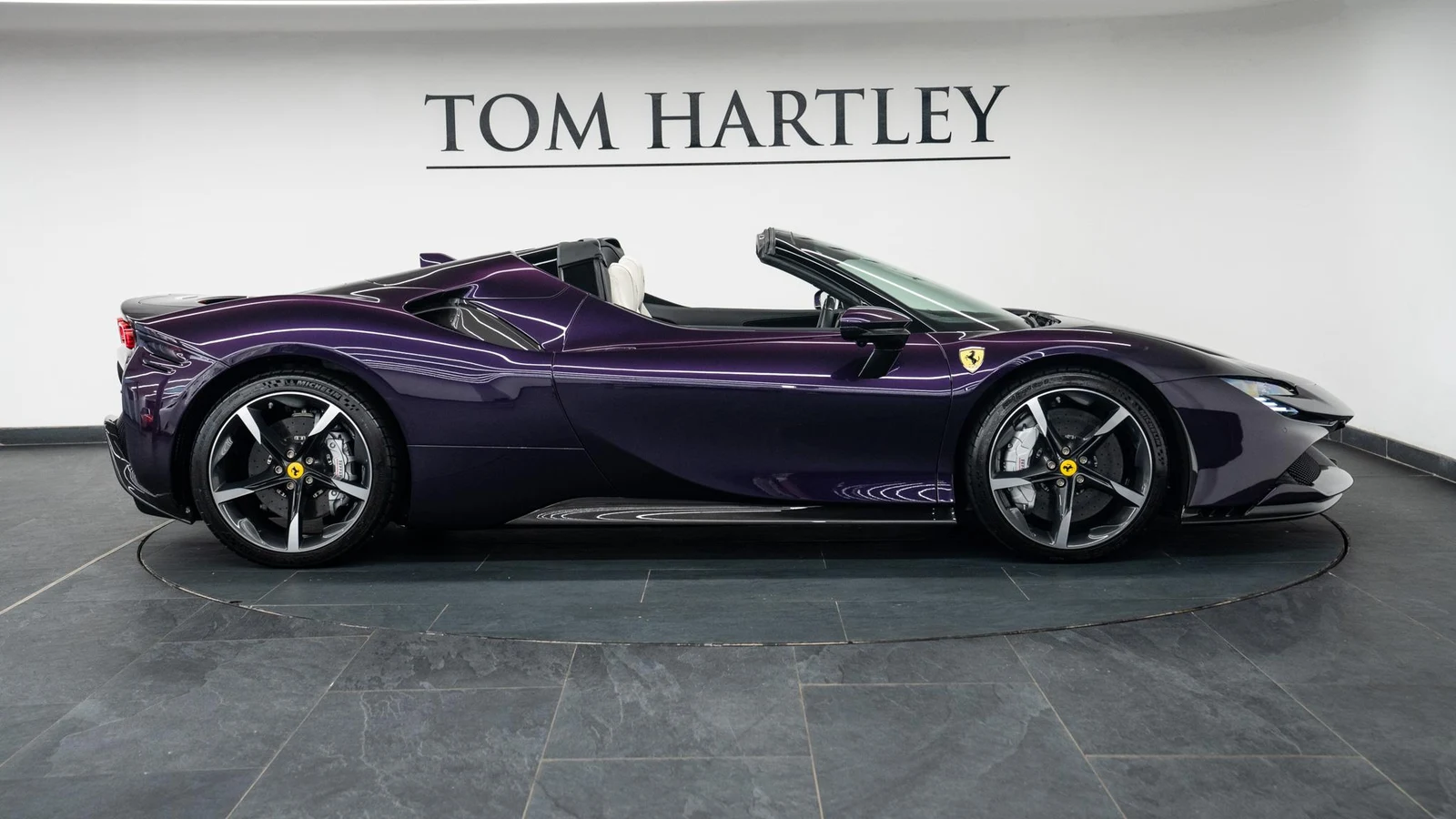 2022 Ferrari SF90 Spider, 8/10