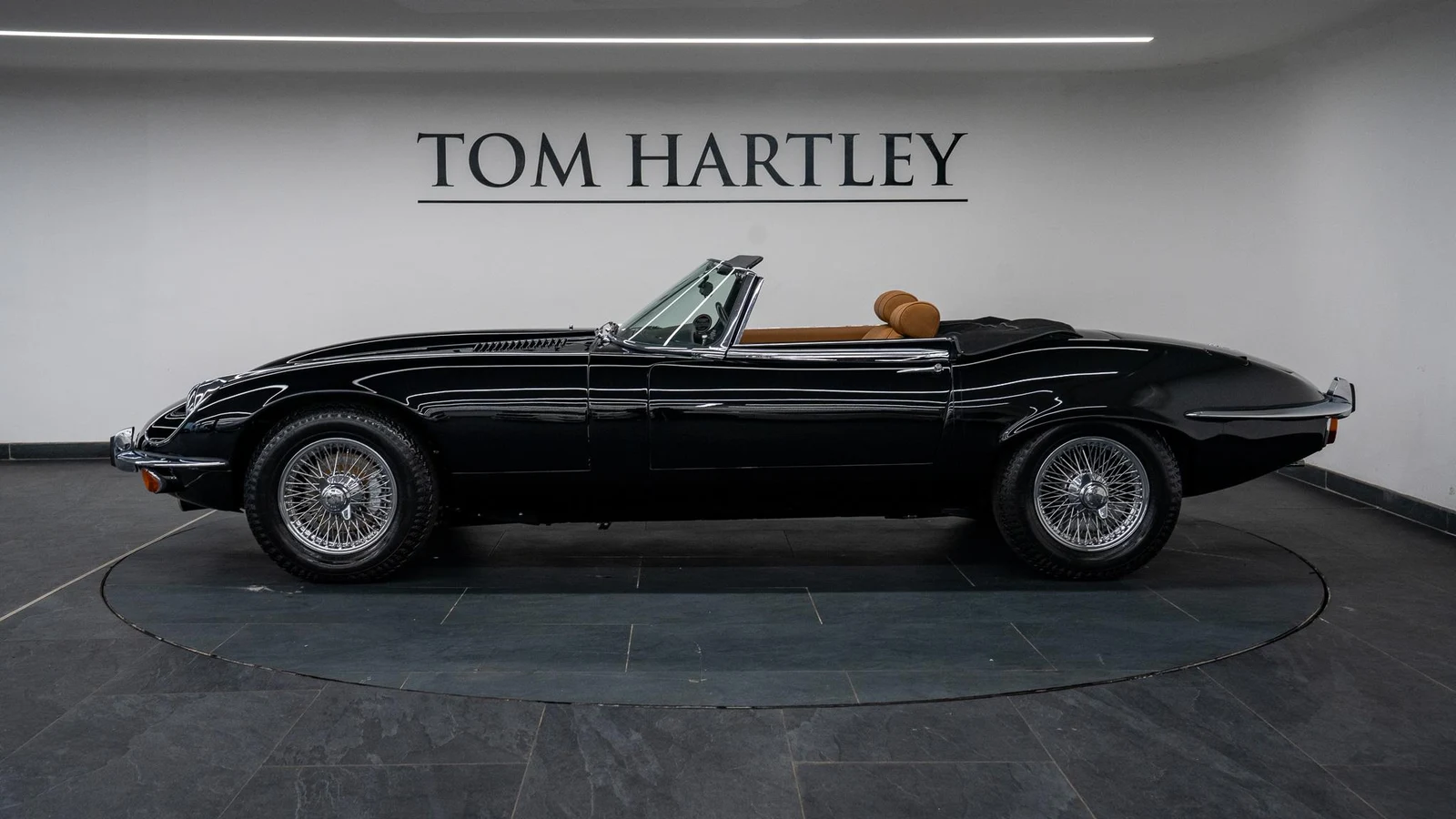 1975 Jaguar E-Type Series 3 V12 Commemorative, 4/10
