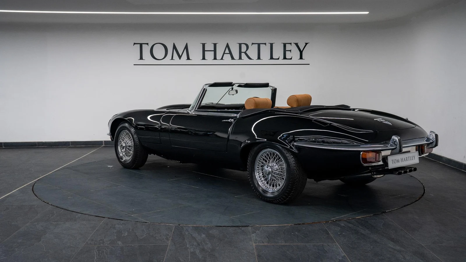 1975 Jaguar E-Type Series 3 V12 Commemorative, 5/10