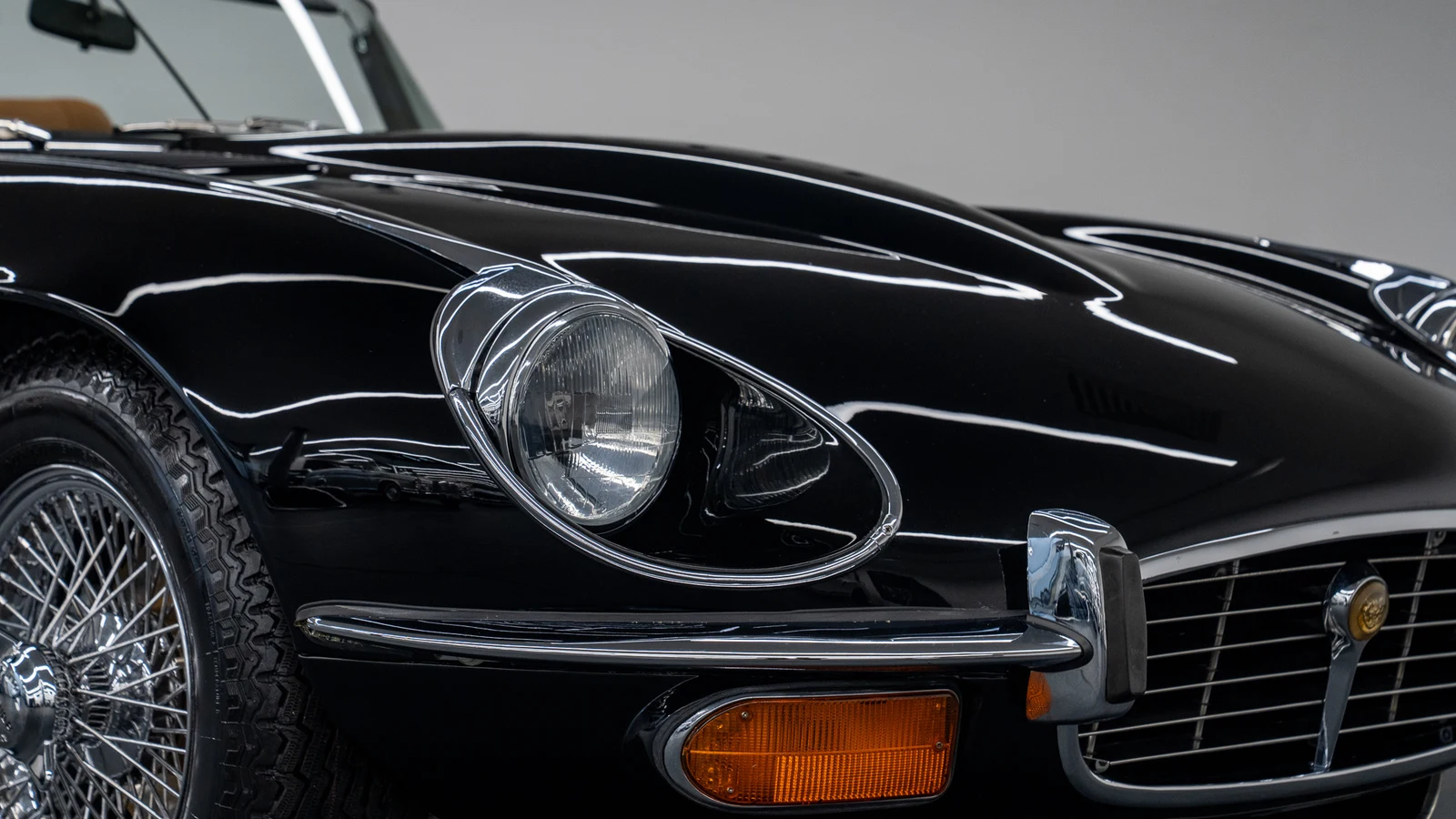 1975 Jaguar E-Type Series 3 V12 Commemorative, 9/10