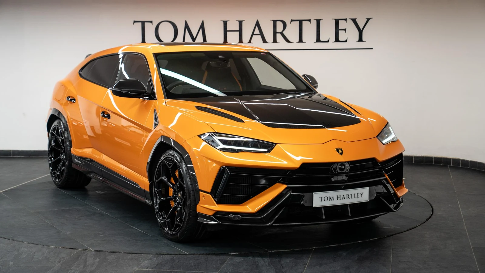 Lamborghini Urus Performante · Arancio Borealis Pearl · Tom Hartley