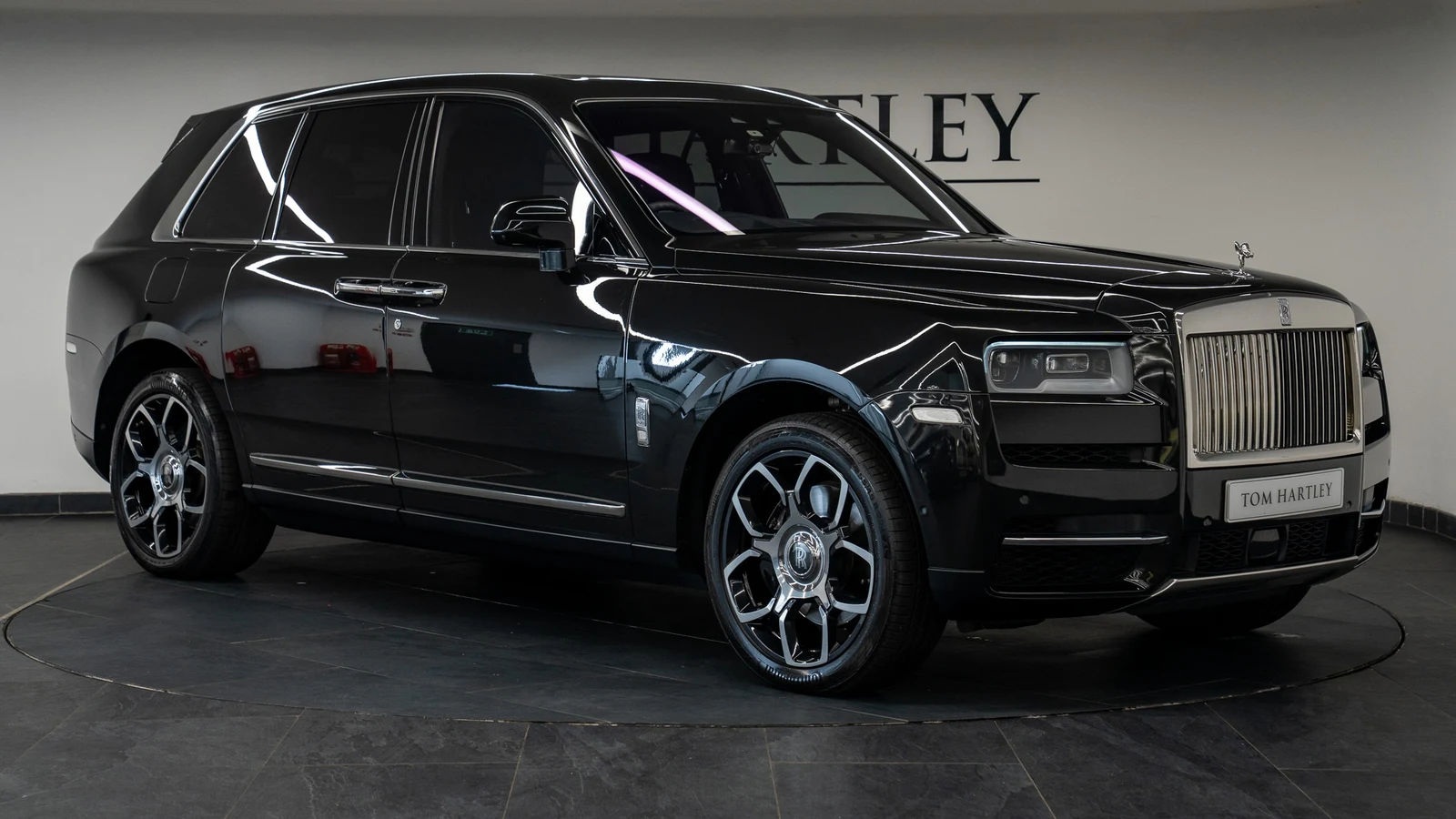 Rolls-Royce Cullinan · Infinity Black Metallic · Tom Hartley
