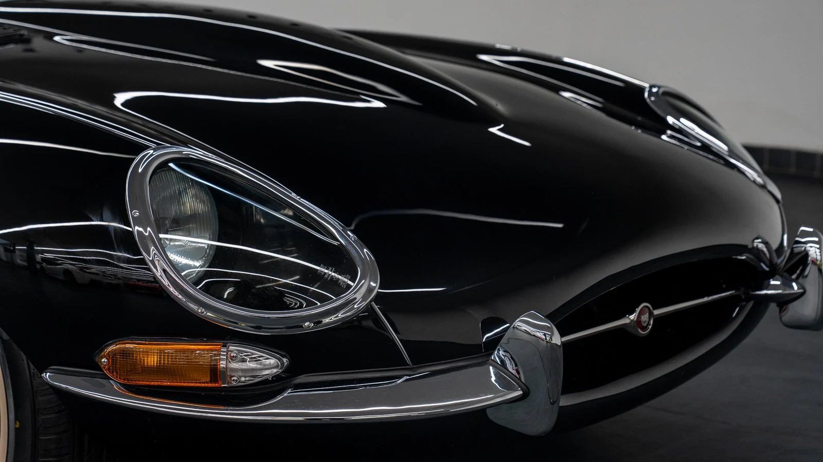 1964 Jaguar E-Type Series 1 3.8 Fixed Head Coupé, 9/10