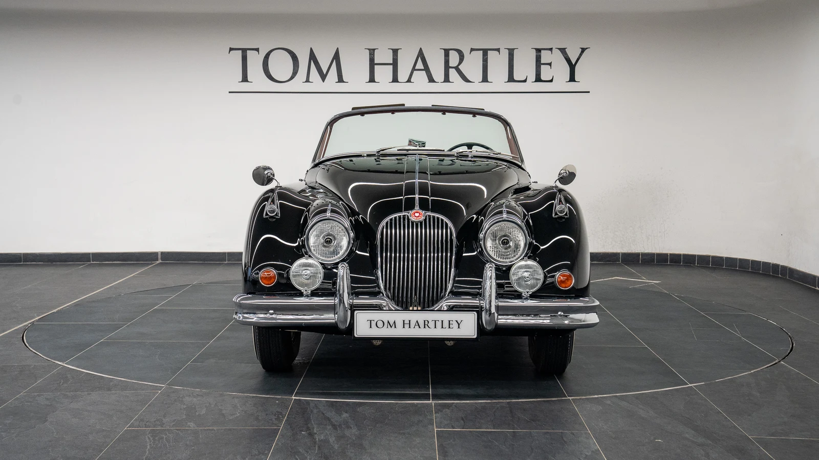 1958 Jaguar XK150 Roadster, 2/10