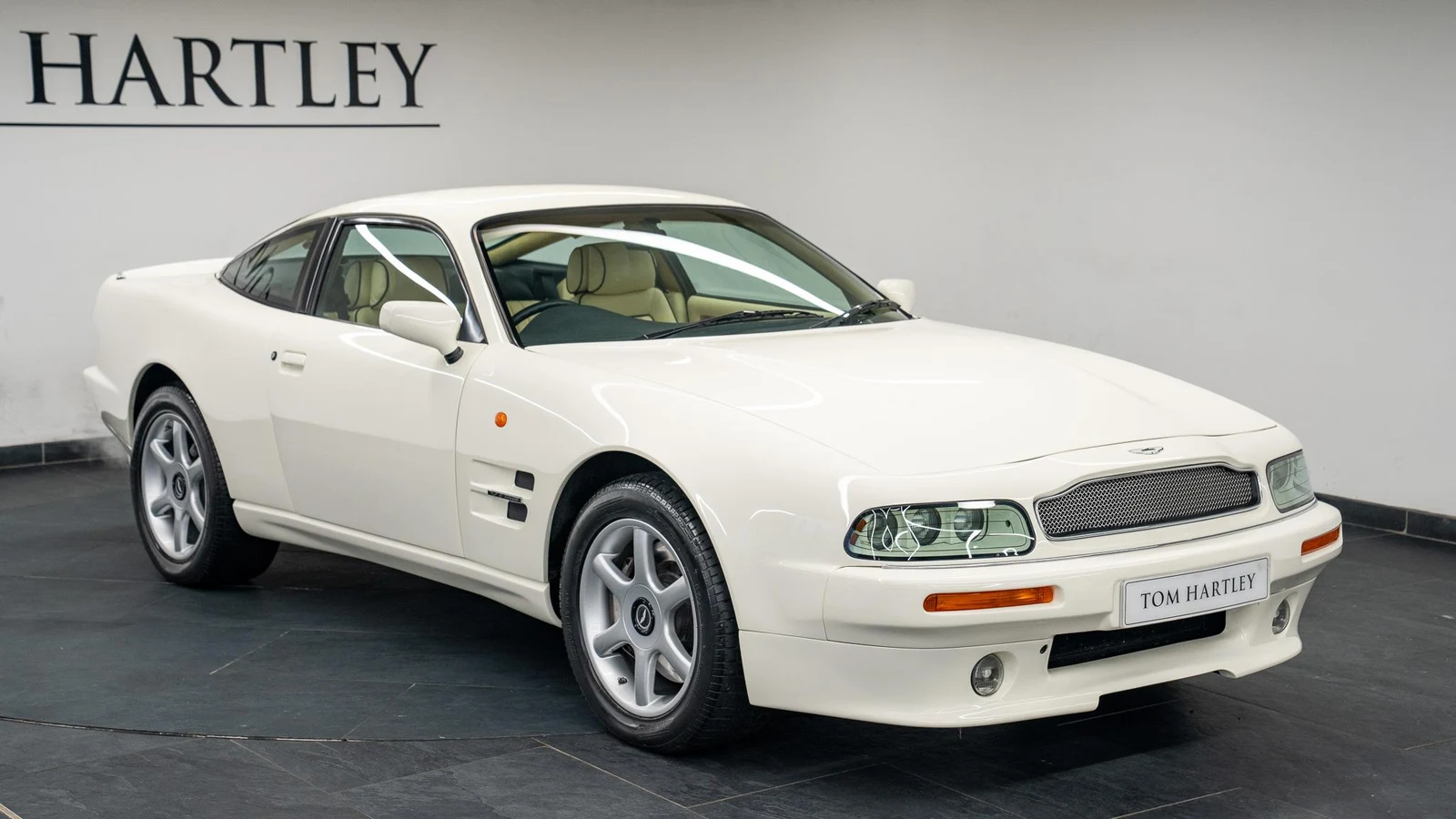 1999 Aston Martin V8 Coupé, 3/10