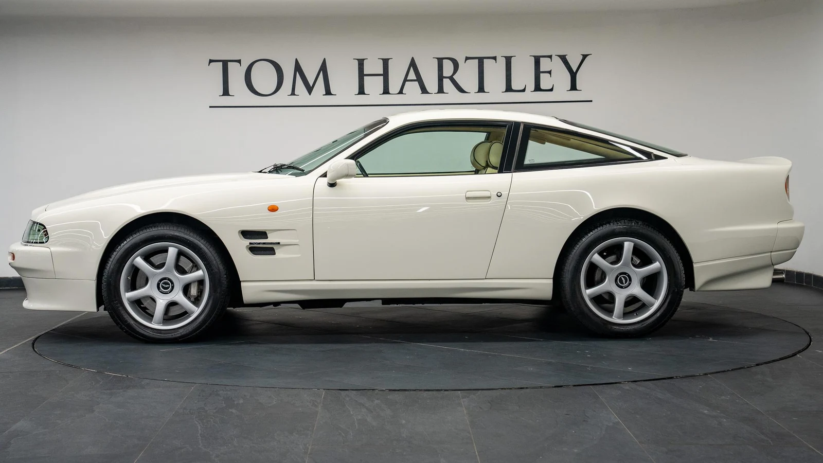 1999 Aston Martin V8 Coupé, 5/10