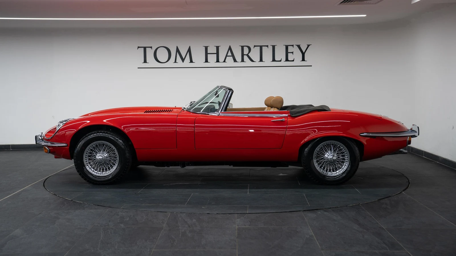 1974 Jaguar E-Type Series 3 V12 Roadster, 4/10