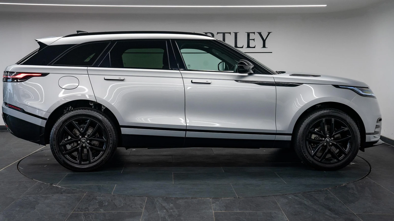 2025 Land Rover Range Rover Velar D200 Dynamic SE, 8/10