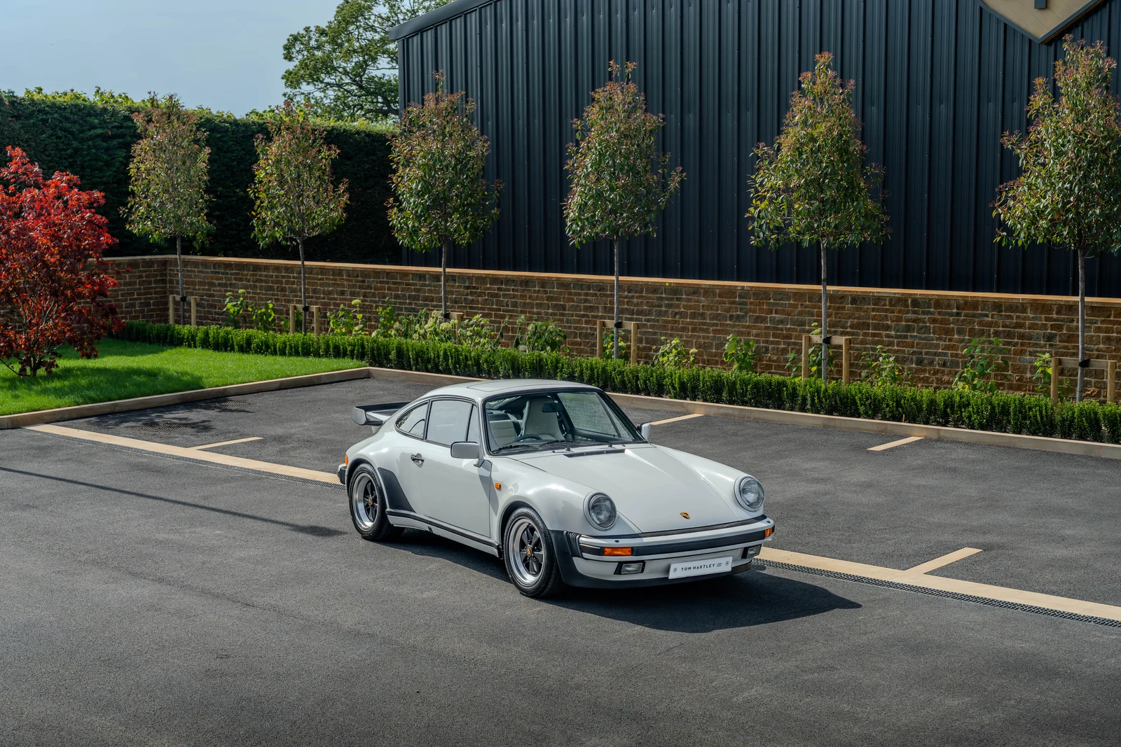 Porsche 911 (930) Turbo 3.3 · Grand Prix White · Tom Hartley Jnr
