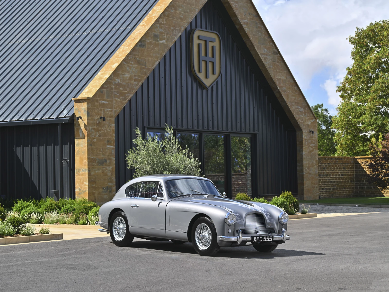 Aston Martin DB2/4 Coupé · Moonbeam Grey · Tom Hartley Jnr