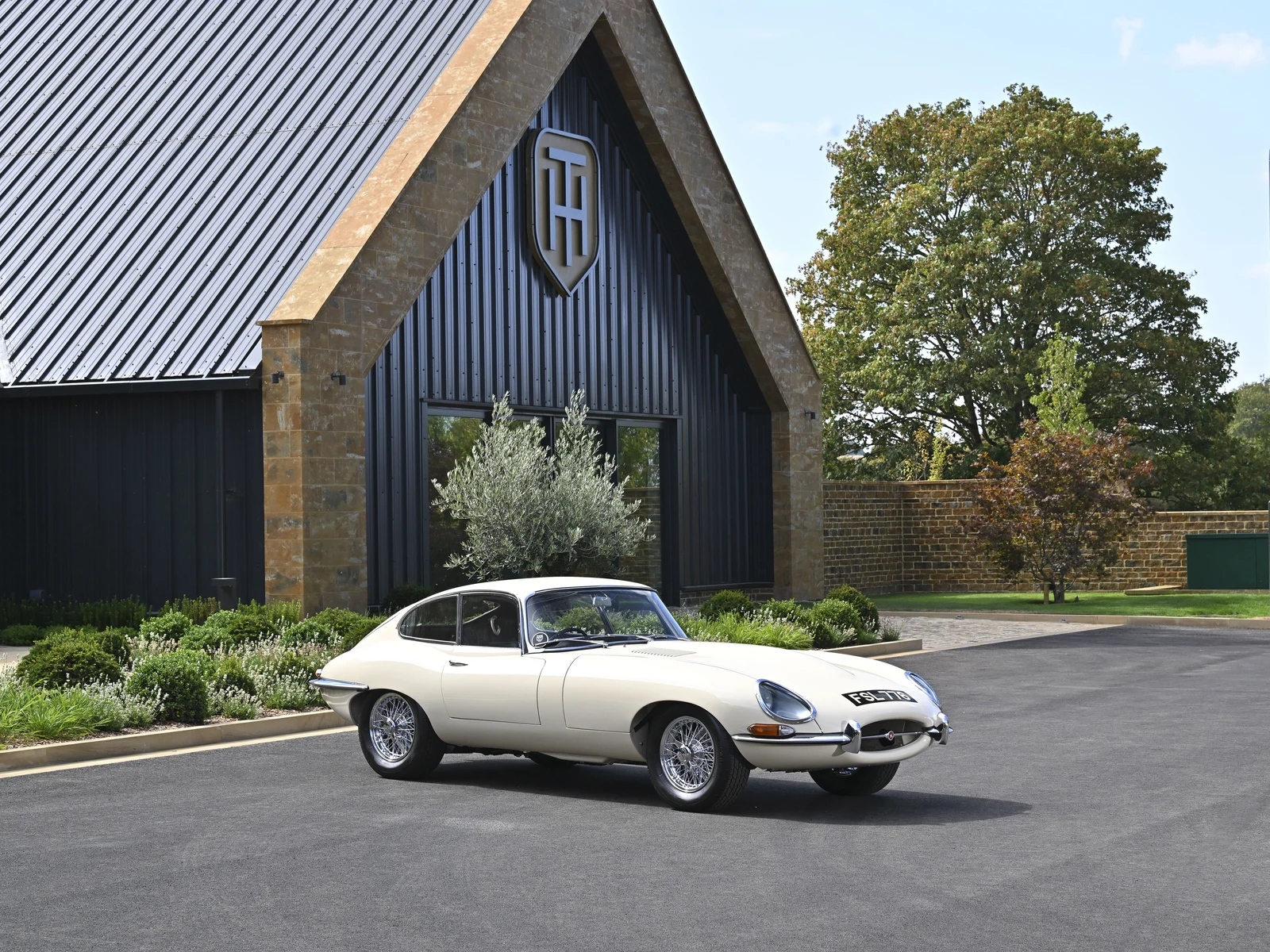 Jaguar E-Type Series 1 3.8 Fixed Head Coupé · cream · Tom Hartley Jnr
