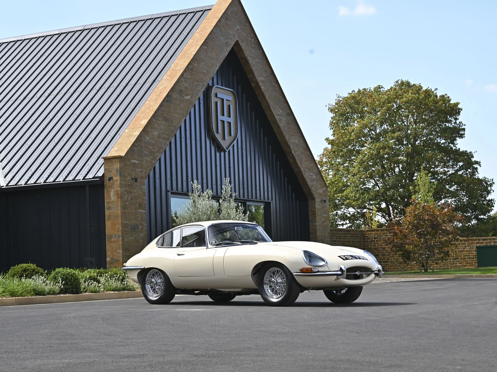 1962 Jaguar E-Type Series 1 3.8 Fixed Head Coupé, 2/10