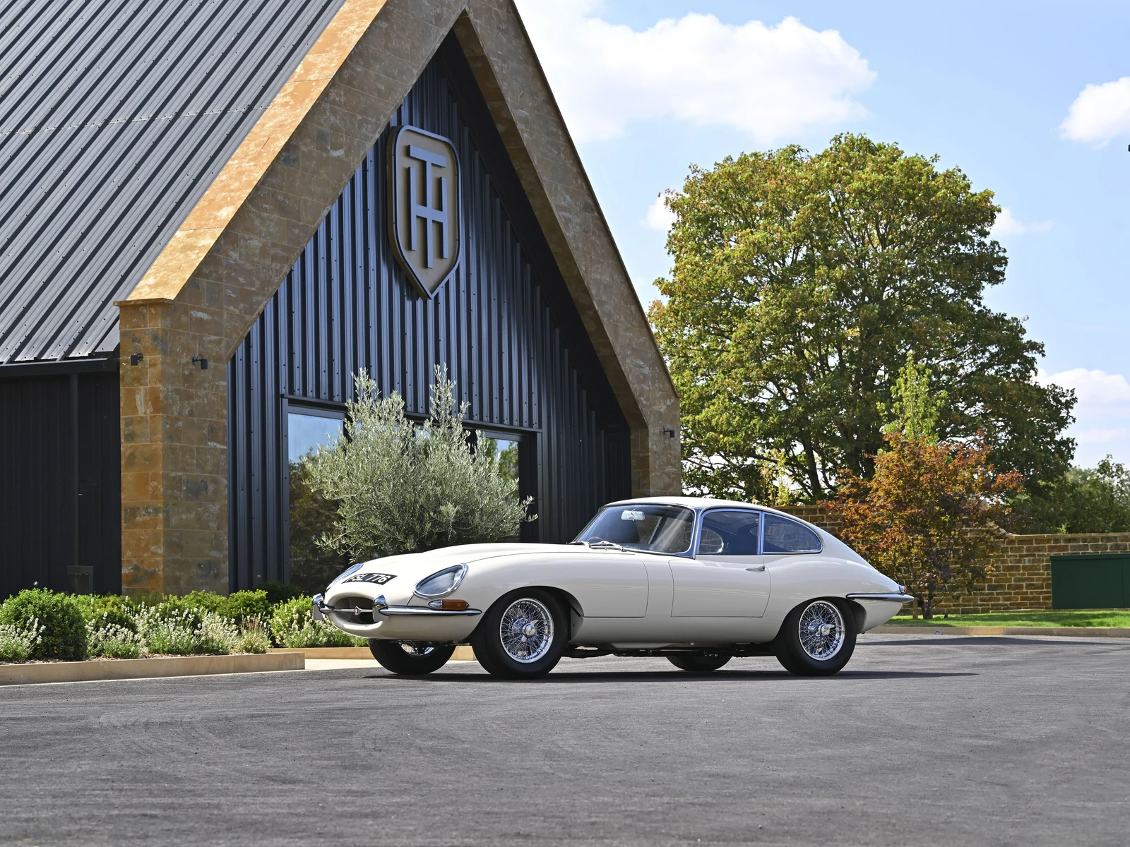 1962 Jaguar E-Type Series 1 3.8 Fixed Head Coupé, 4/10