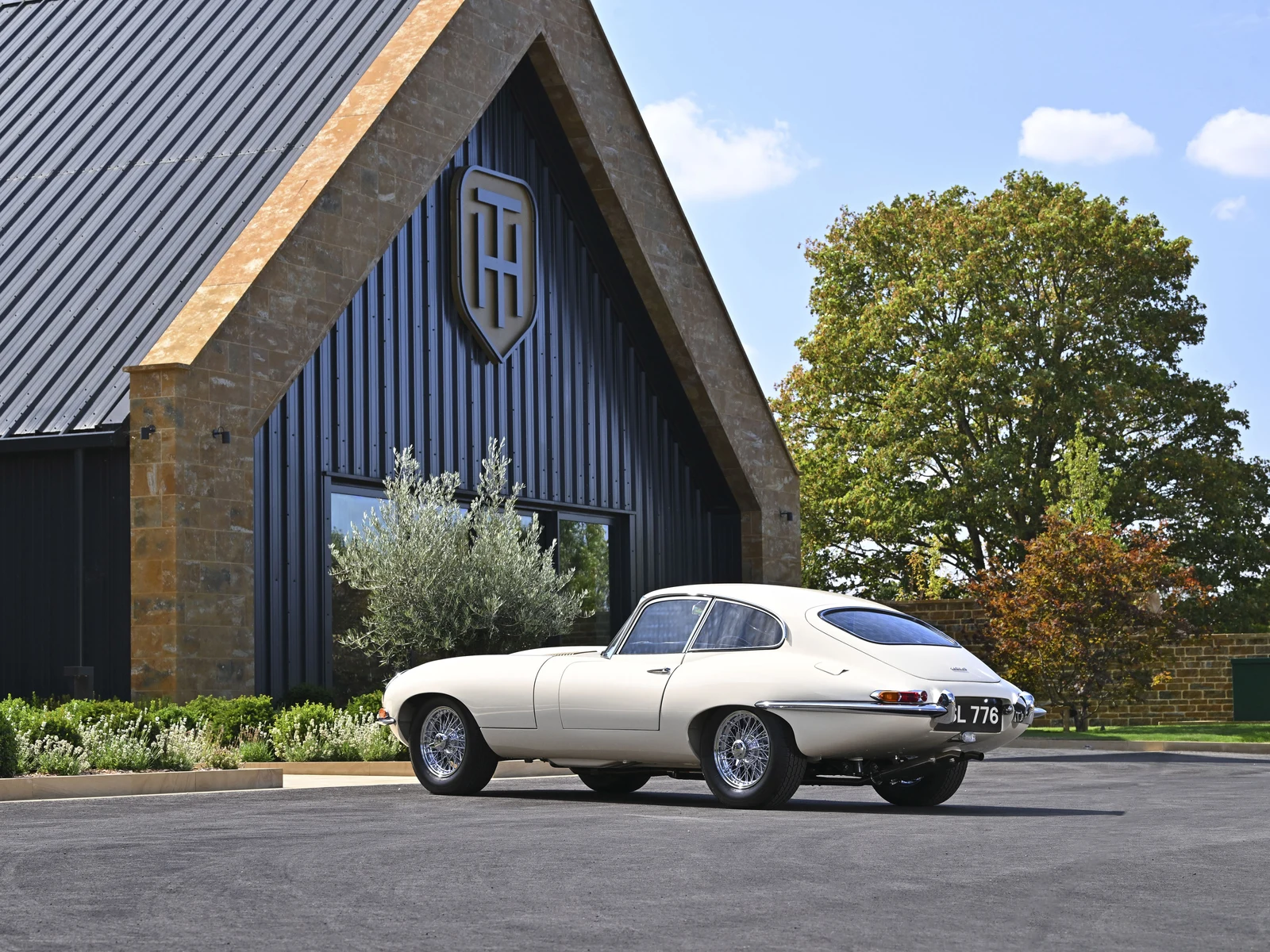 1962 Jaguar E-Type Series 1 3.8 Fixed Head Coupé, 6/10