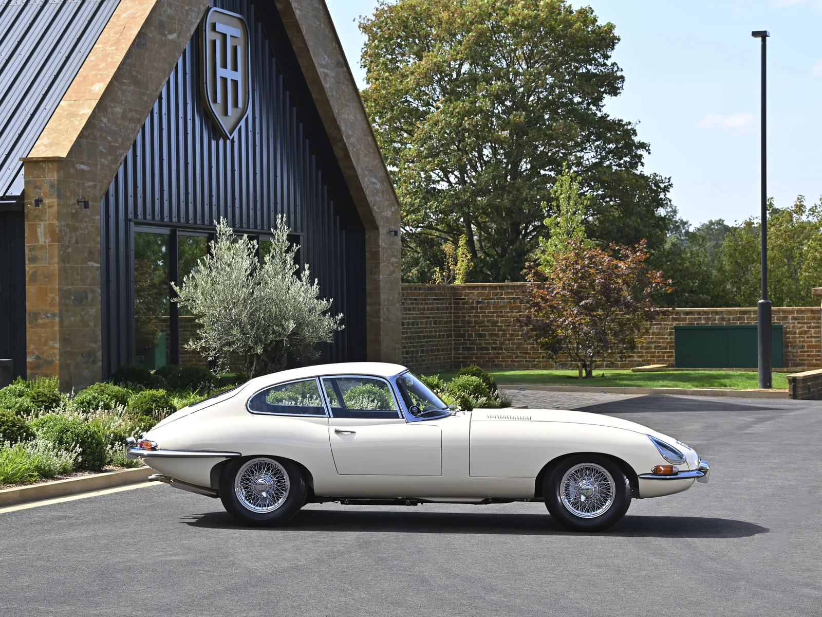 1962 Jaguar E-Type Series 1 3.8 Fixed Head Coupé, 9/10