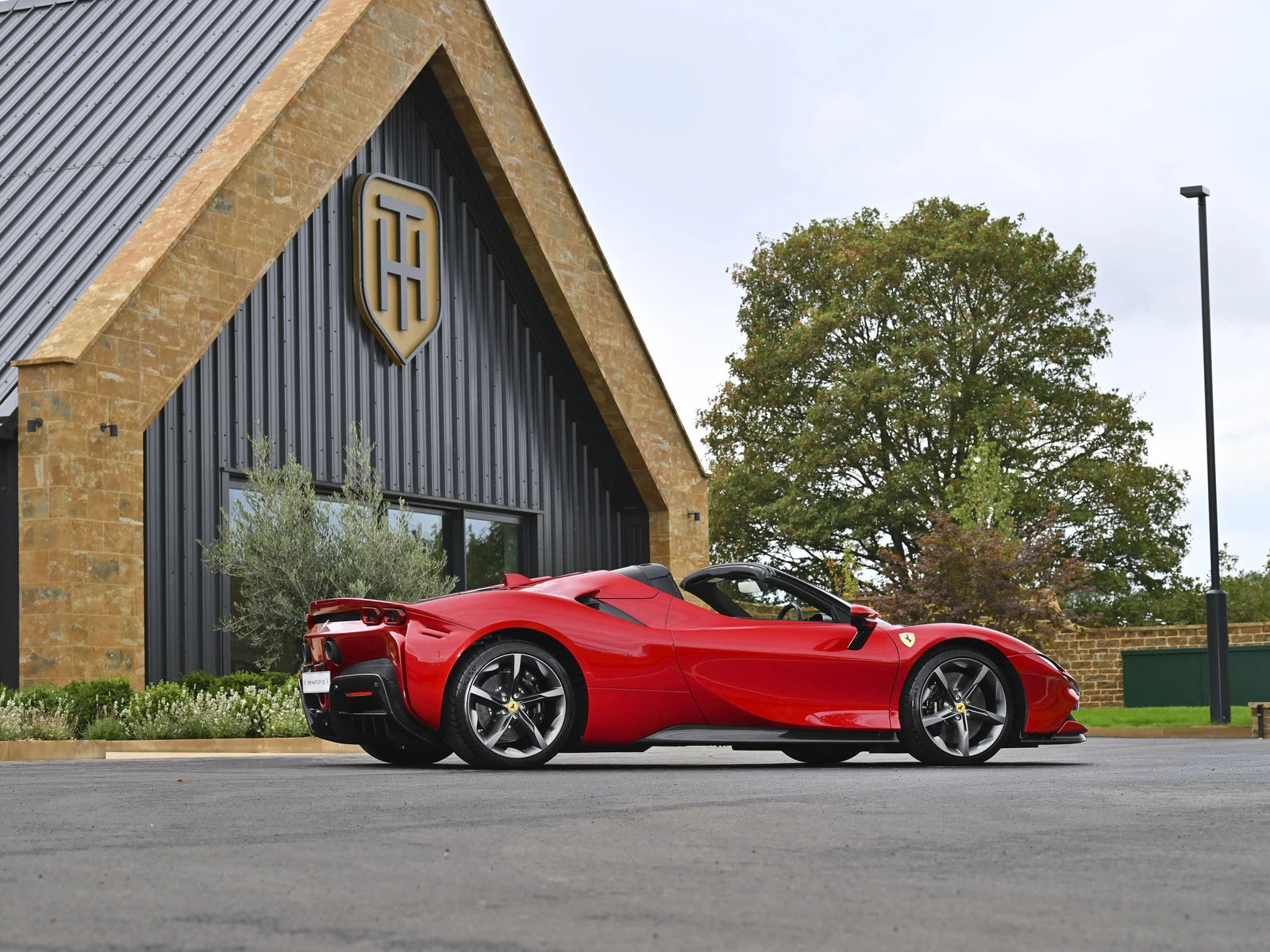 2023 Ferrari SF90 Spider, 8/10
