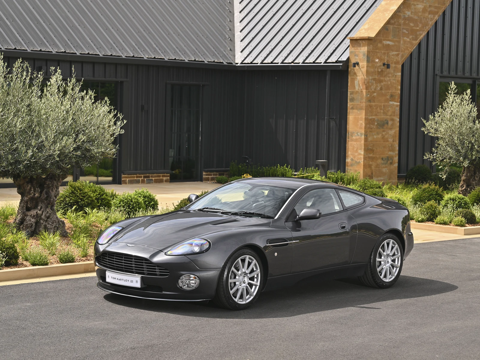 2004 Aston Martin Vanquish S, 4/10