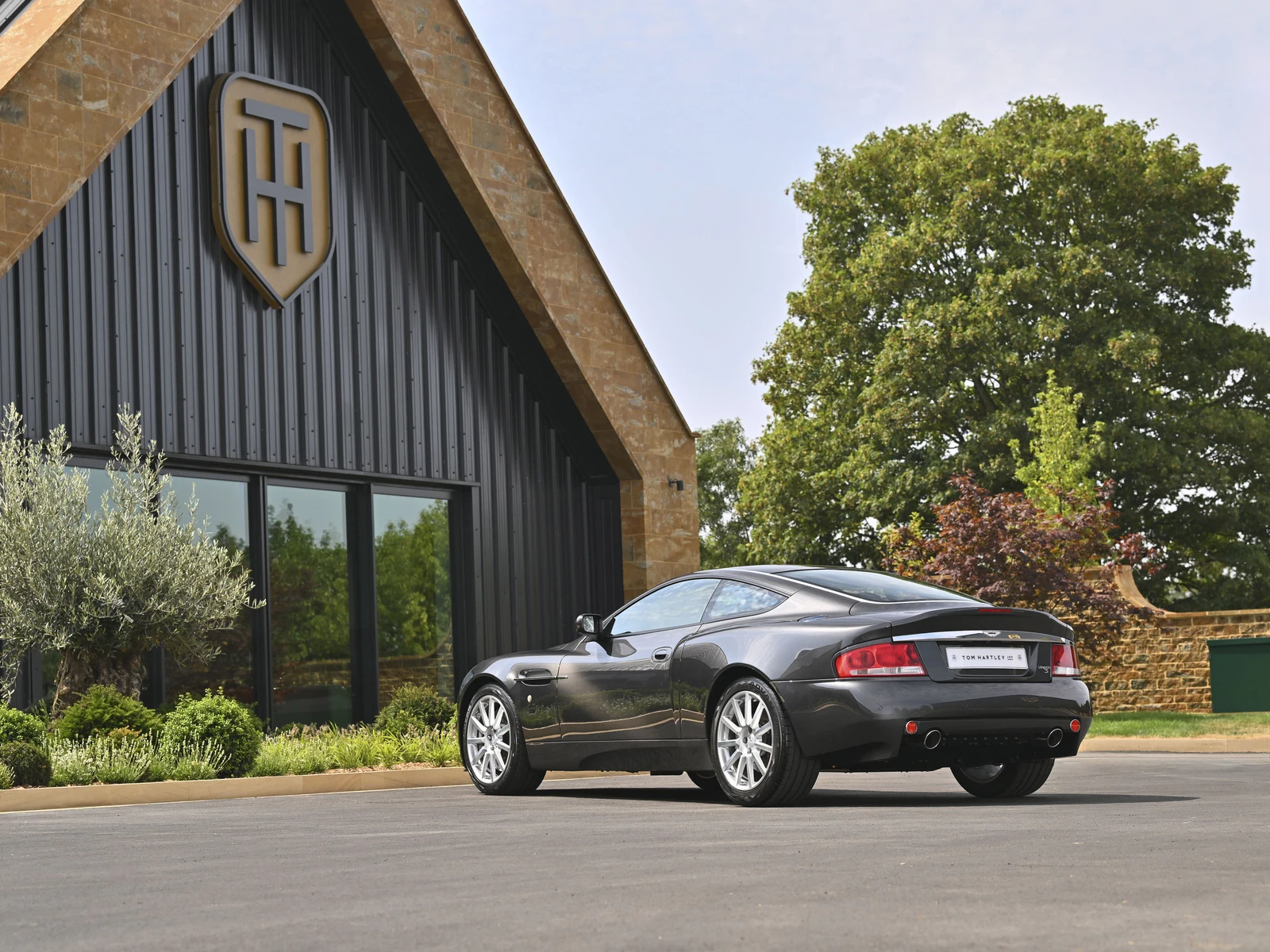 2004 Aston Martin Vanquish S, 6/10