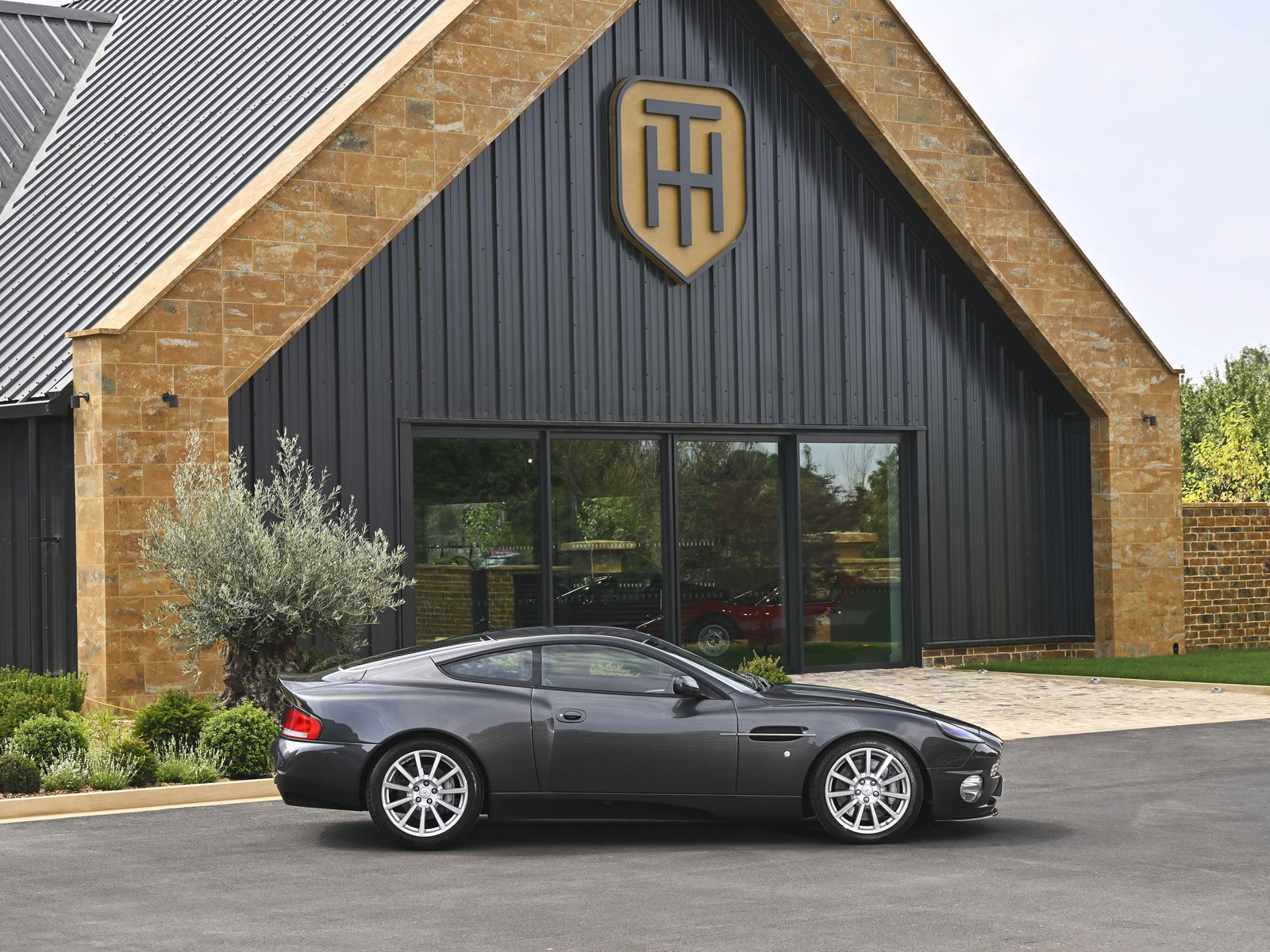 2004 Aston Martin Vanquish S, 9/10