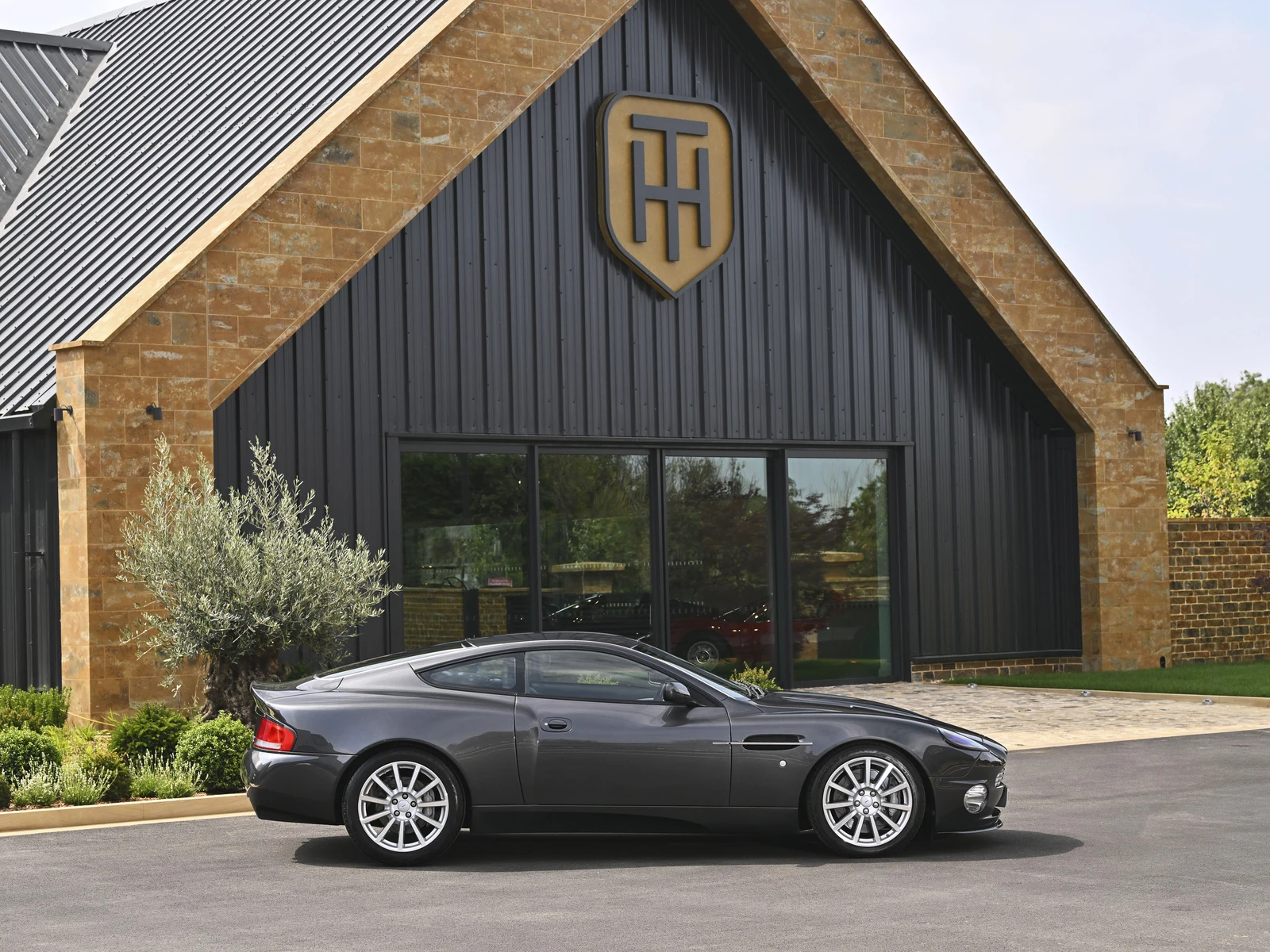 2004 Aston Martin Vanquish S, 10/10