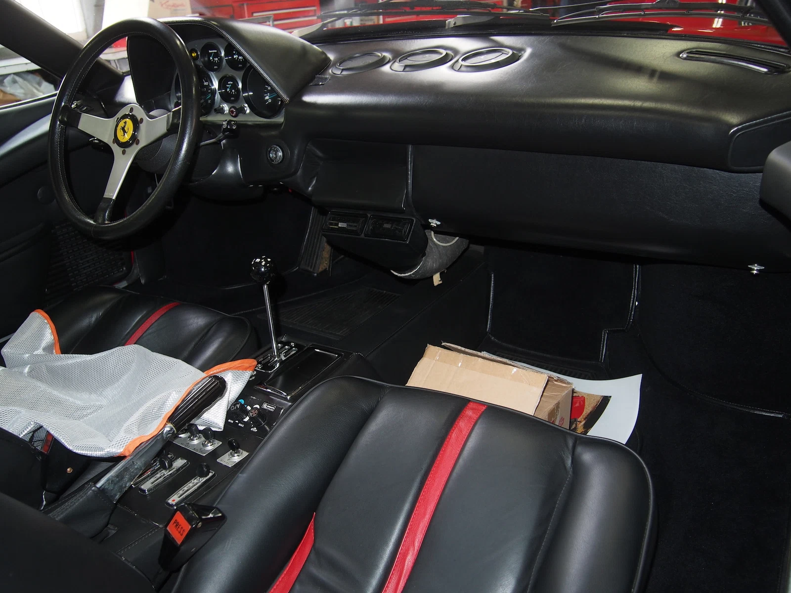 1976 Ferrari 308 GTB Vetroresina, 9/18