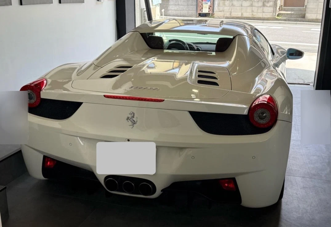 2017 Ferrari 458 Spider, 2/5