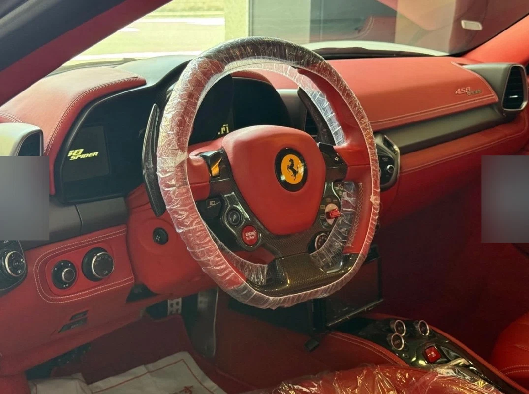 2017 Ferrari 458 Spider, 3/5