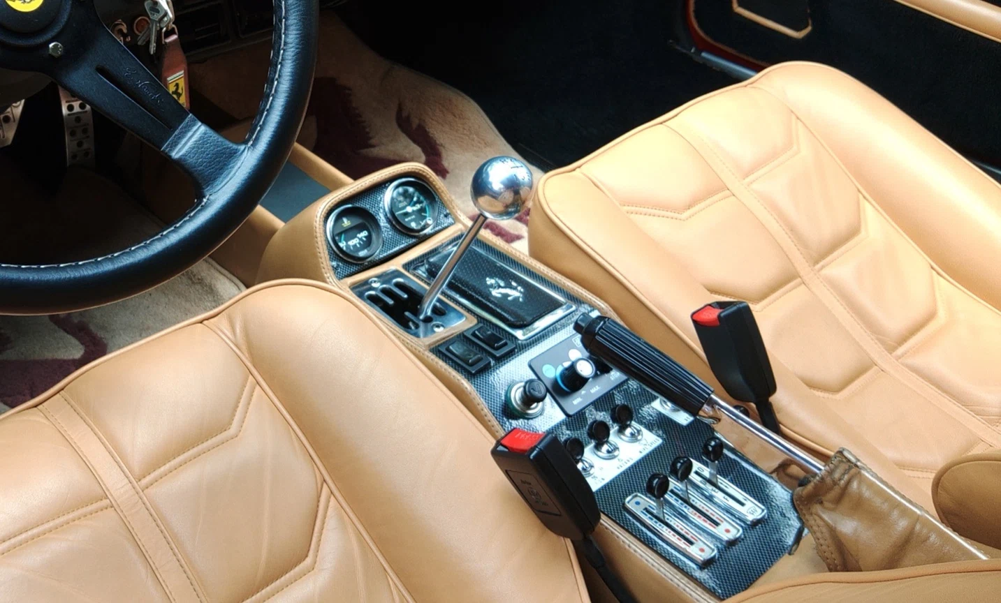 1985 Ferrari 308 GTB, 3/5