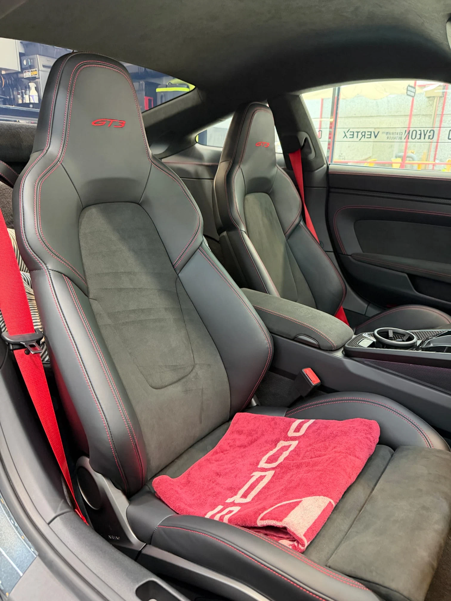 2022 Porsche 911 GT3 (992.1), 3/4