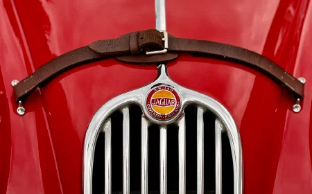 1957 Jaguar XK140 SE Drophead Coupé, 14/19