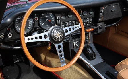 1973 Jaguar E-Type Series 3 V12 Roadster, 13/20